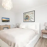 Apartment 2 Seasons, Fantastic Four *