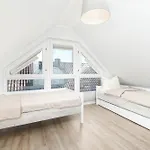 2 Seasons, Fantastic Four Apartment