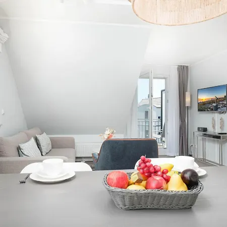 Apartment 2 Seasons, Fantastic Four *