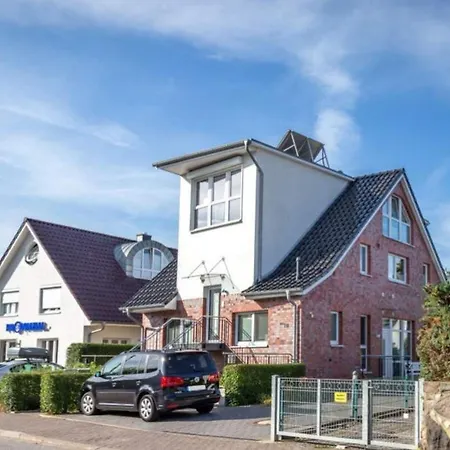 2 Seasons, Fantastic Four Apartman *